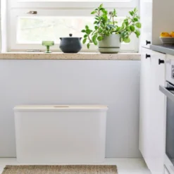 Banc coffre de rangement étroit