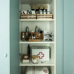 Boîte à coton tiges et coton