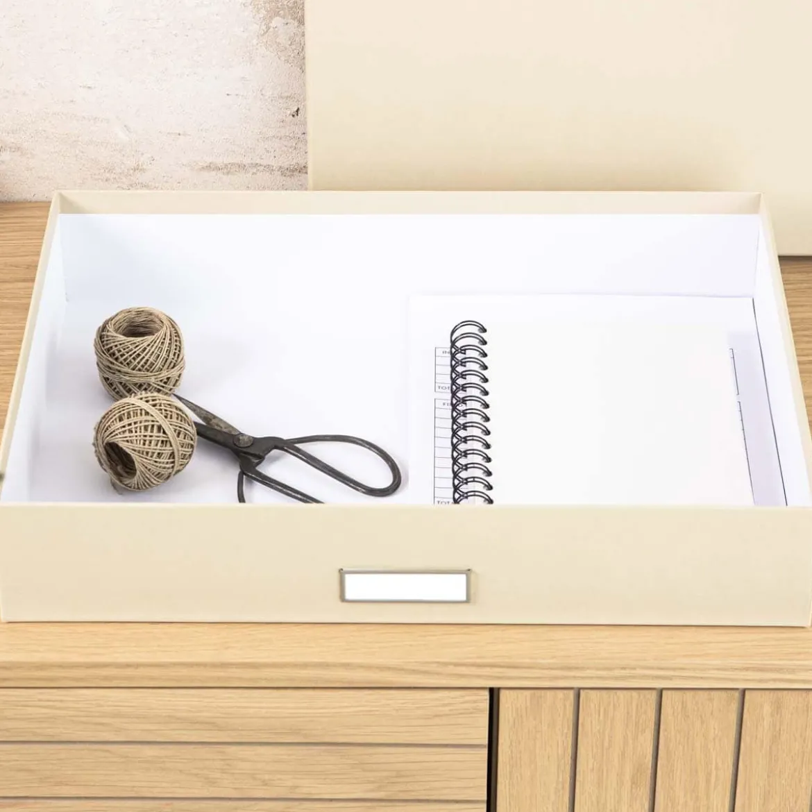 Boîte de rangement A3 beige avec étiquette