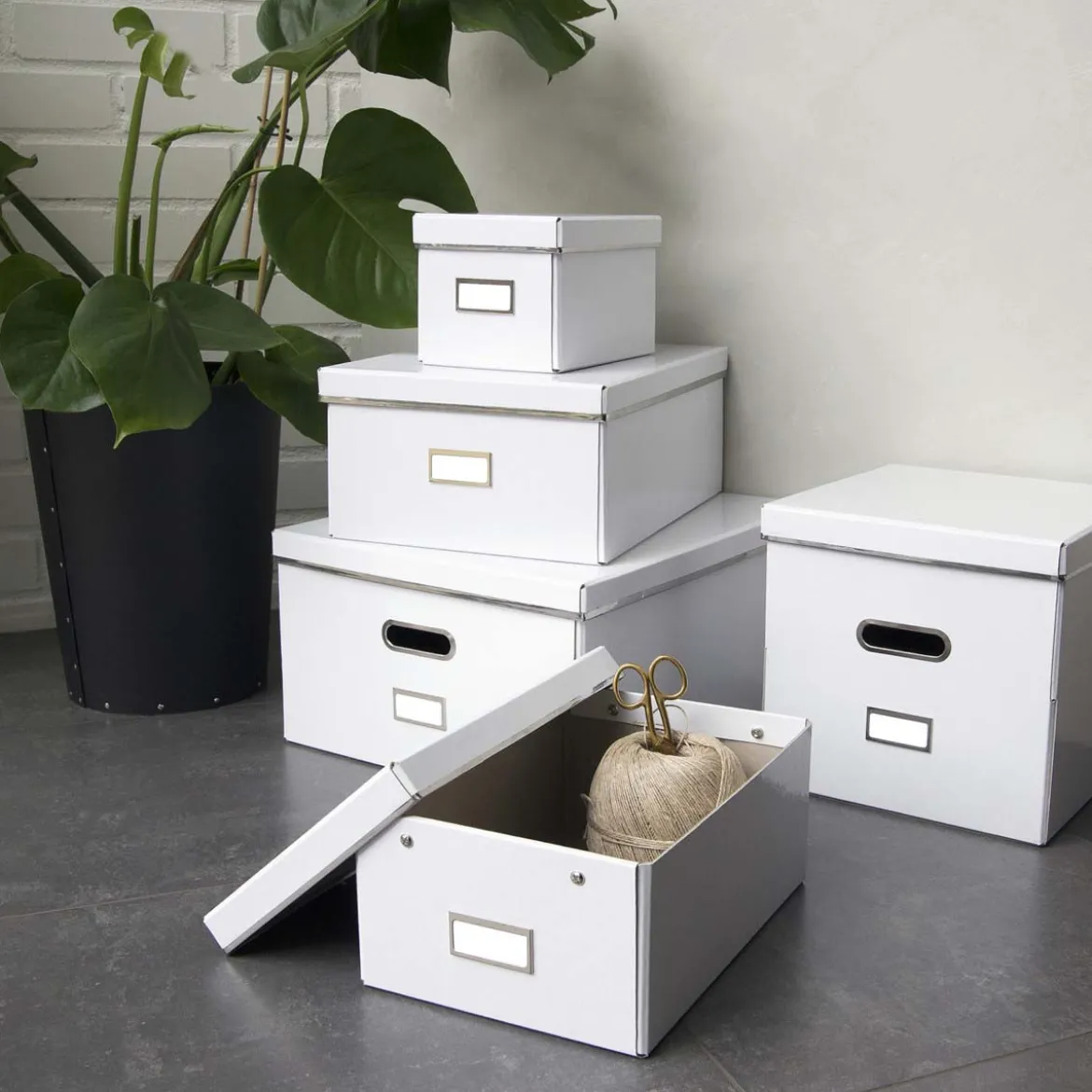 Boîte de stockage en carton avec poignée
