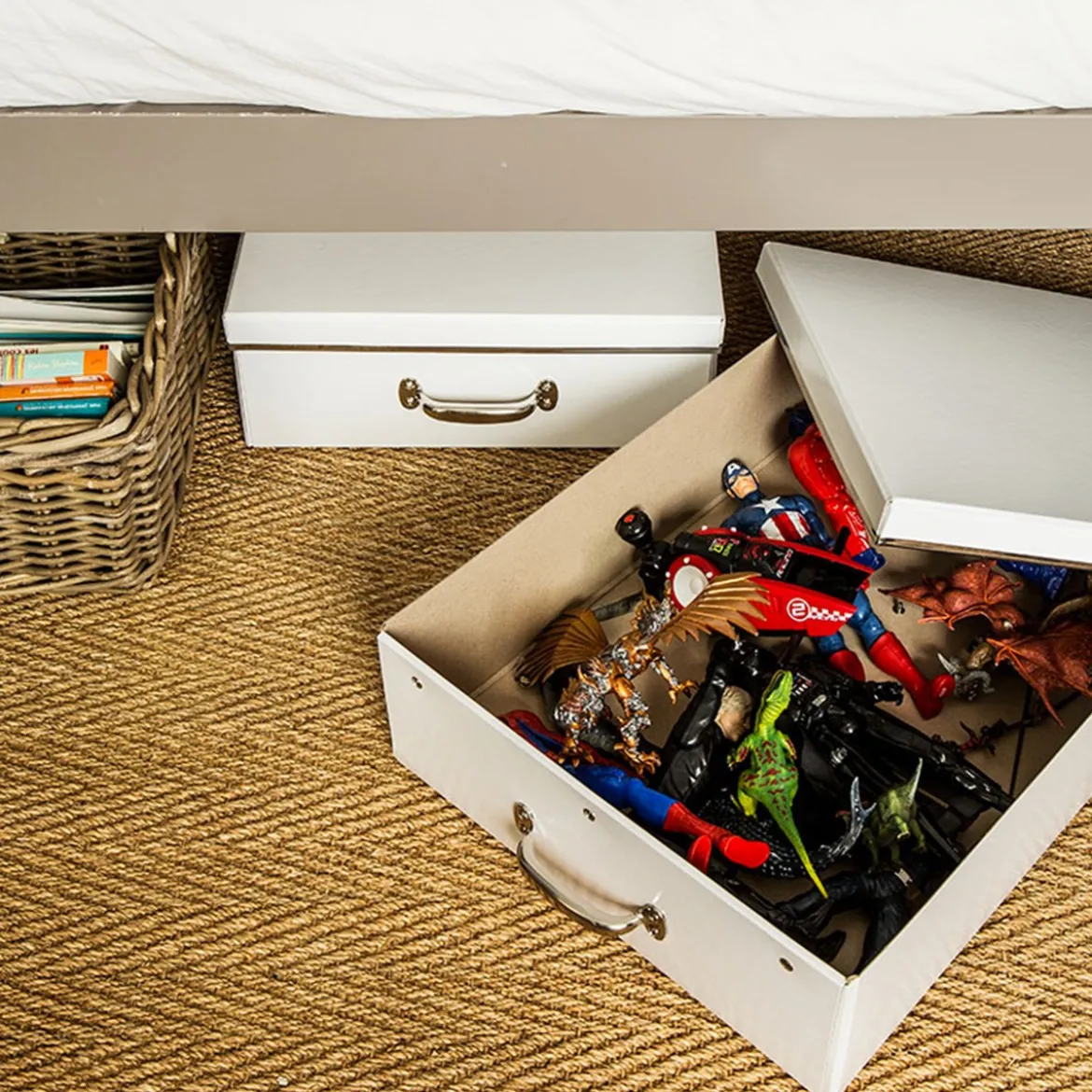 Boîte sous le lit en carton recyclé blanc avec poignée métallique