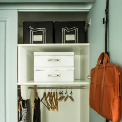 Boîte sous le lit en carton recyclé blanc avec poignée métallique