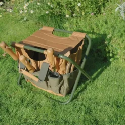 Chaise range outils de jardinage
