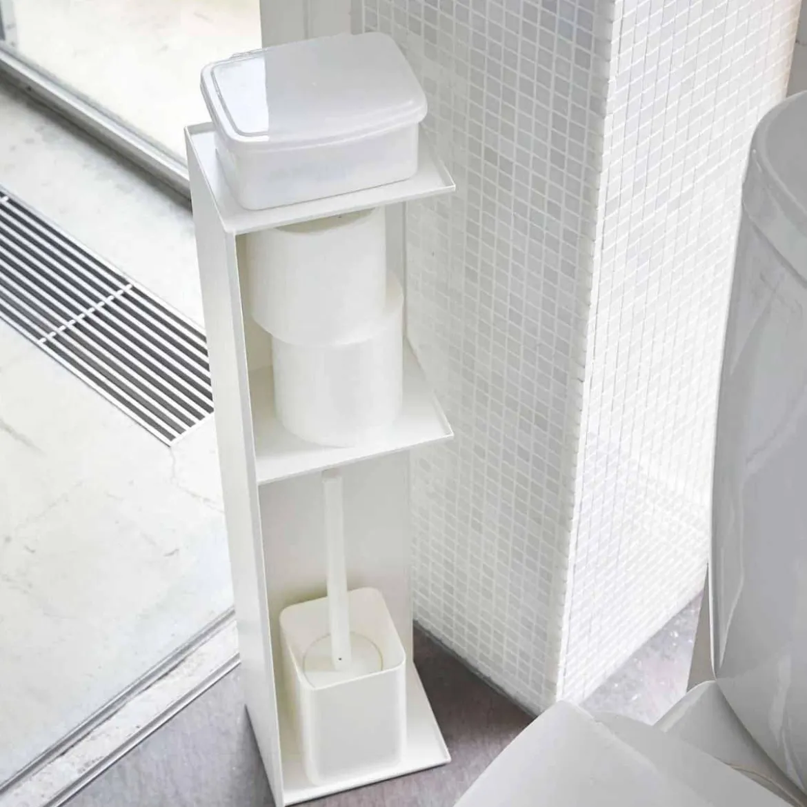 Colonne de rangement pour WC