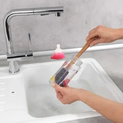 Goupillon en silicone pour carafe et verres