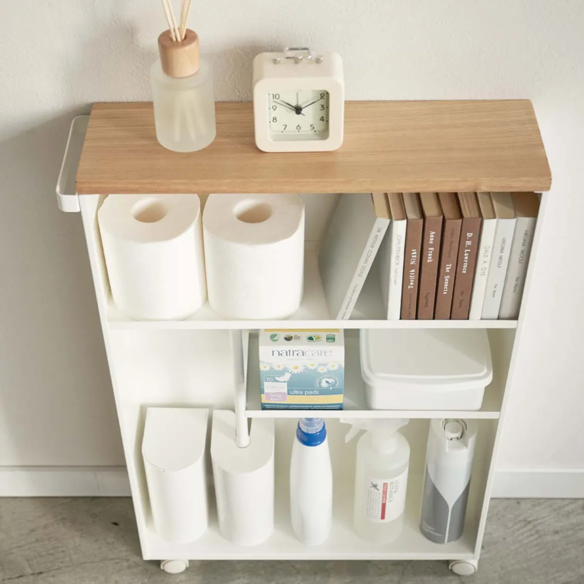 Meuble de rangement étroit pour toilettes