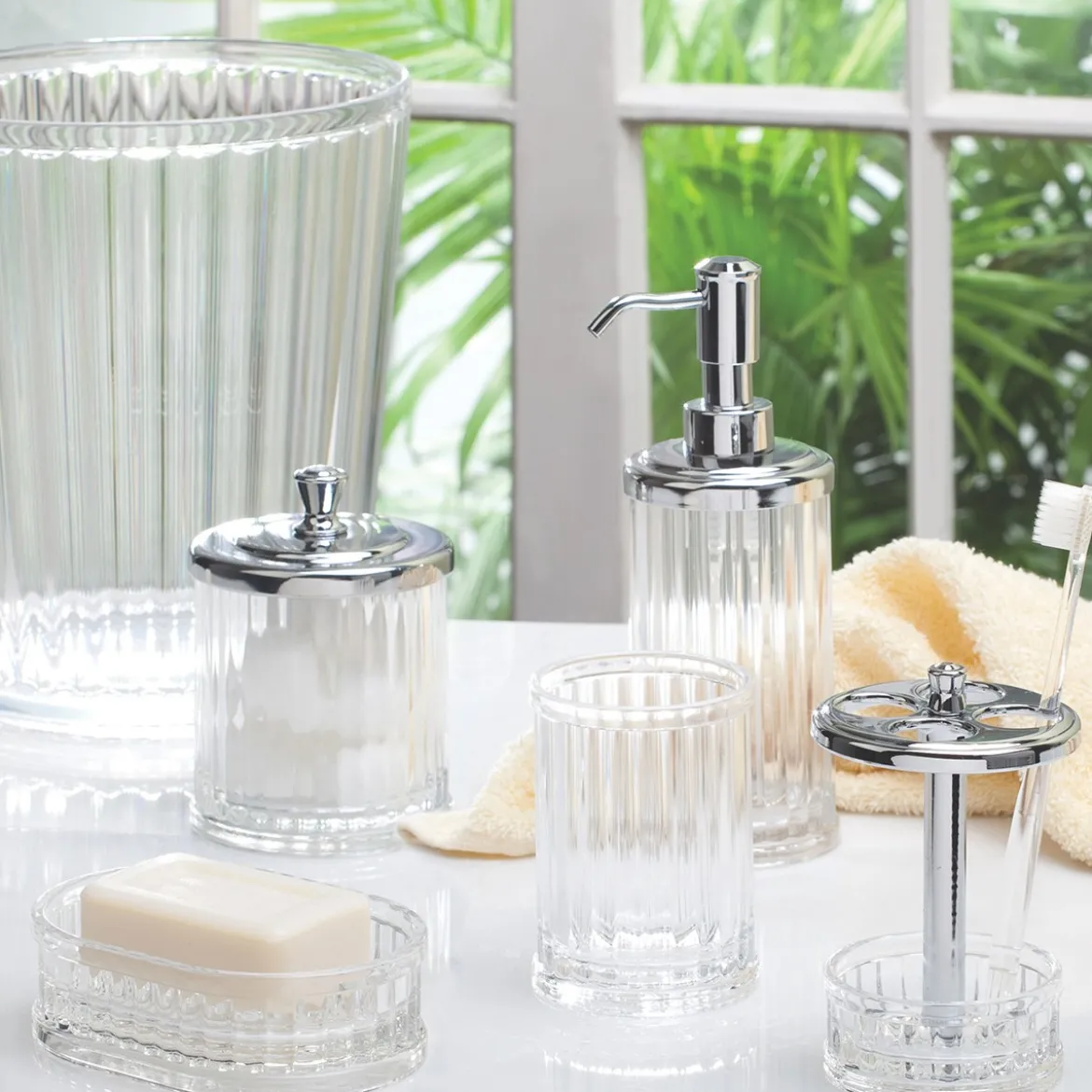Porte-savon cannelé en plastique transparent