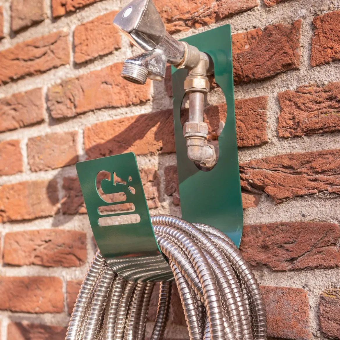 Porte-tuyau d'arrosage sur robinet