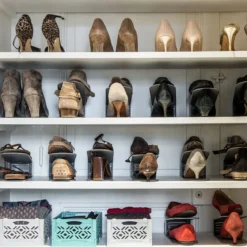 4 Range-chaussures en plastique gris clair