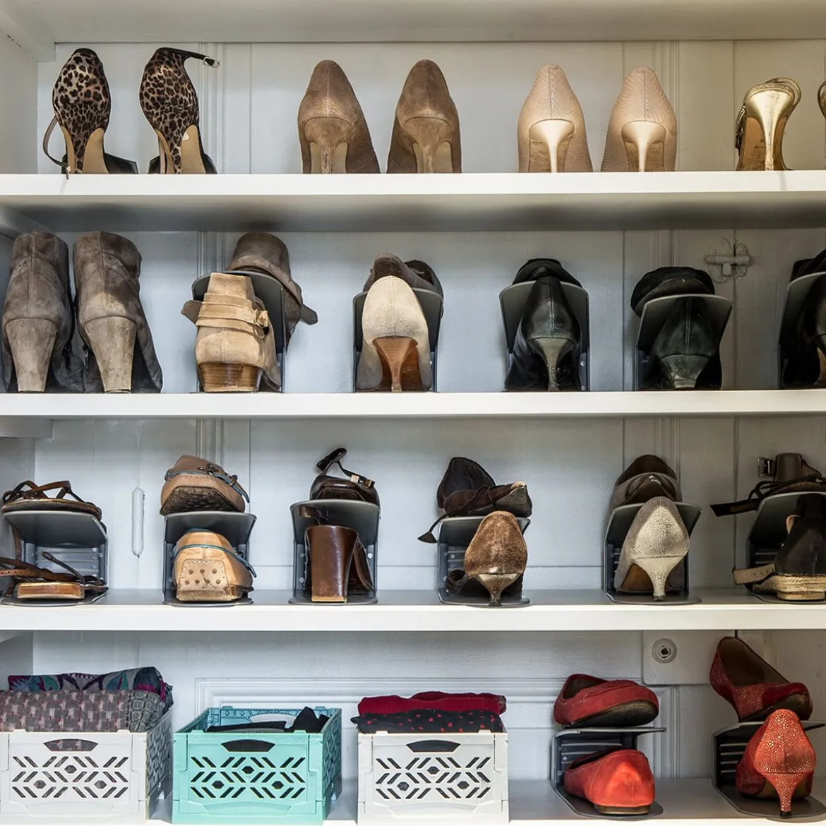4 Range-chaussures en plastique gris clair