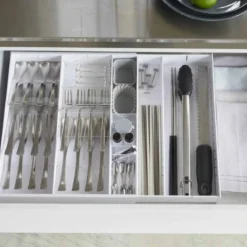 Range-couverts extensible gain de place