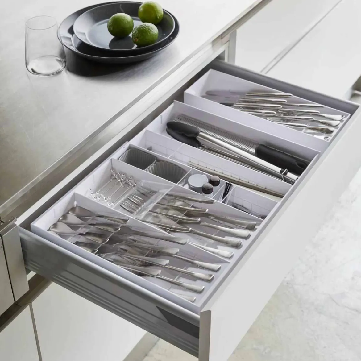 Range-couverts extensible gain de place