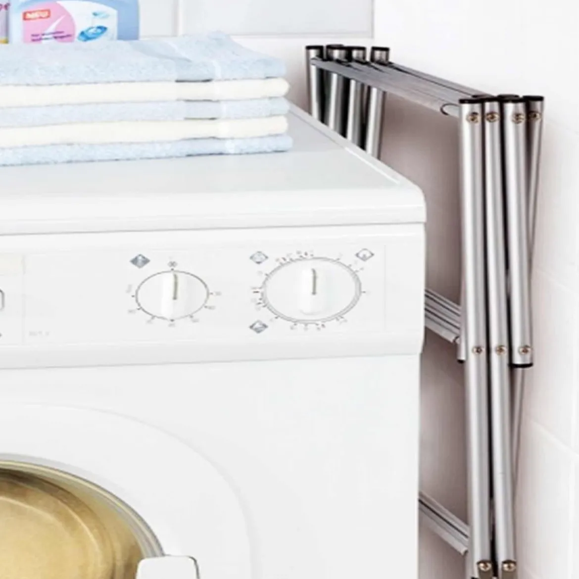 Séchoir à linge extensible en acier inoxydable.