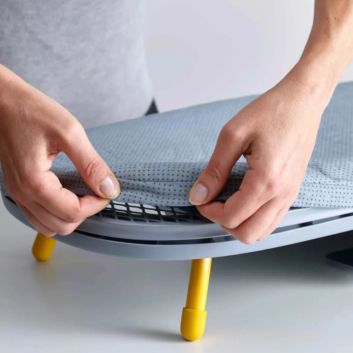 Table à repasser pliable et compacte