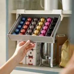 Tiroir à capsules de café sous étagère